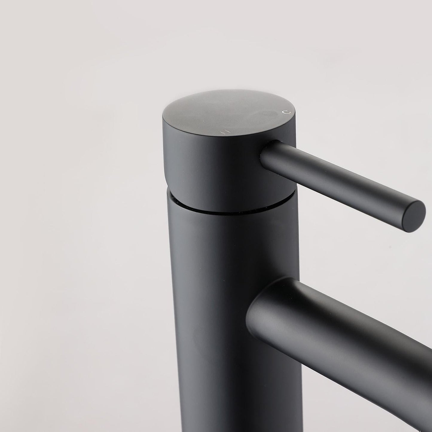 Höjd handfatsskran – Elegant matt svart finish
