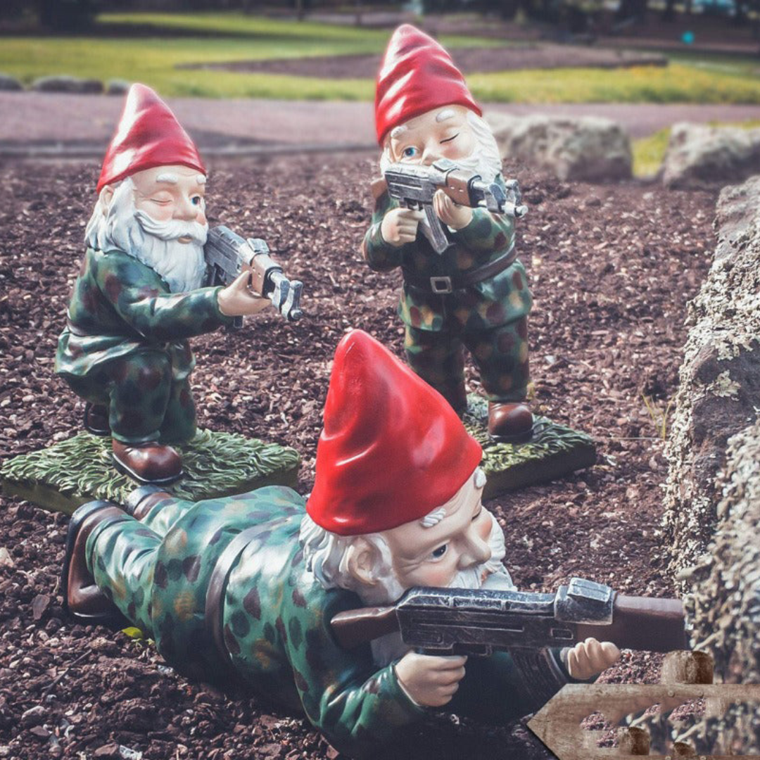 Enano de Jardín Militar – Toca Humor y Defensa Exterior