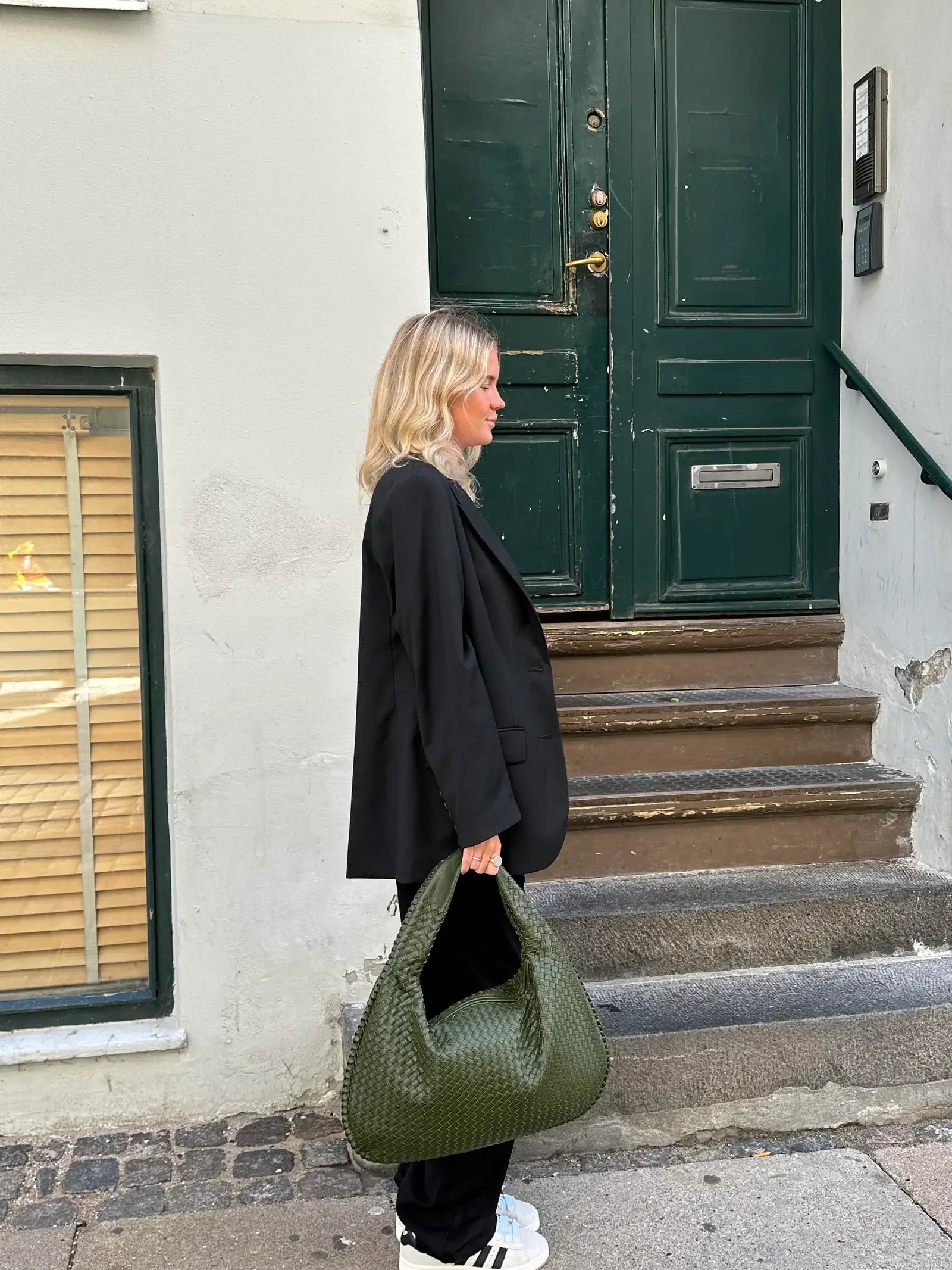 Josiane | Taška přes rameno tkaná – Řemeslná elegance a nadčasové kouzlo