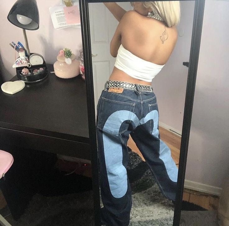 Nina | Spodnie Mody – Prosty Krój i Kontrastowy Wzór Serca