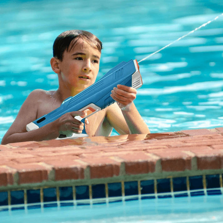 Elektrická vodní pistole - automatické dobíjení a výkonný postřik