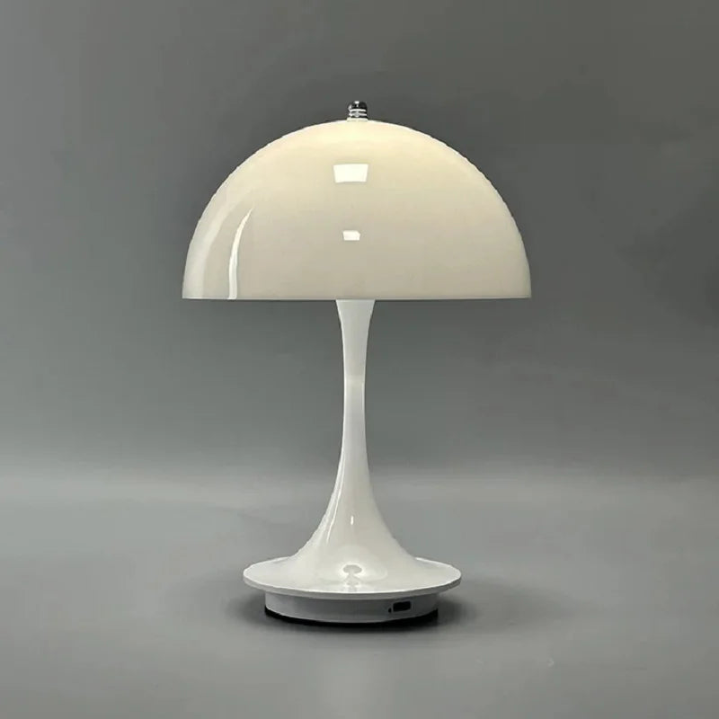 LEDテーブルランプ – 充電式で三段階の明るさ調整
