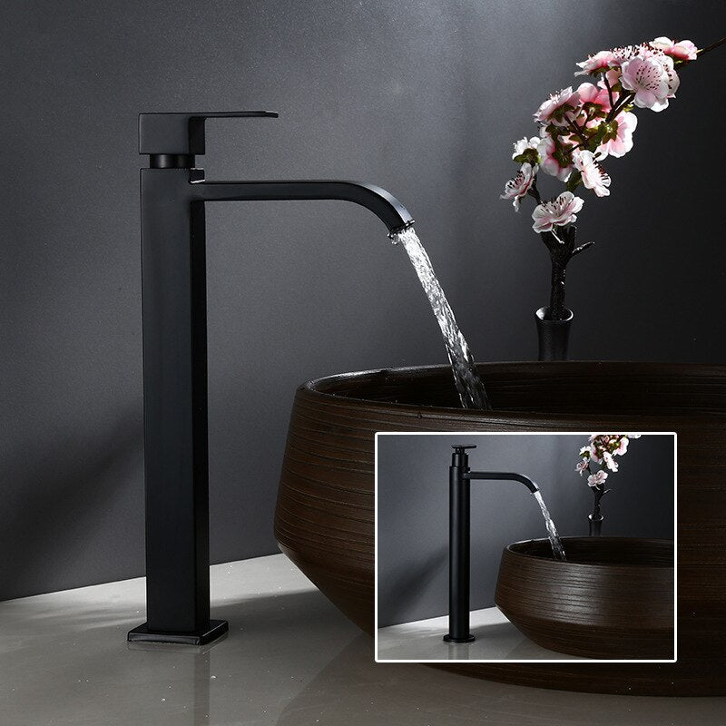 Höjd handfatsskran – Elegant matt svart finish