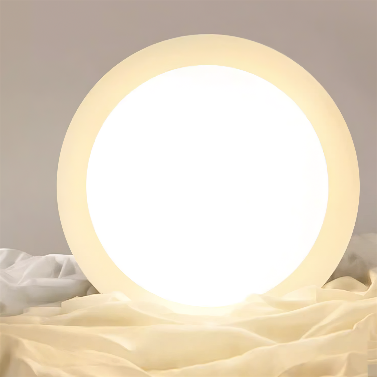 Pyöreä LED-kattovalaisin - Luonnollinen hehku ja hienovarainen tyylikkyys