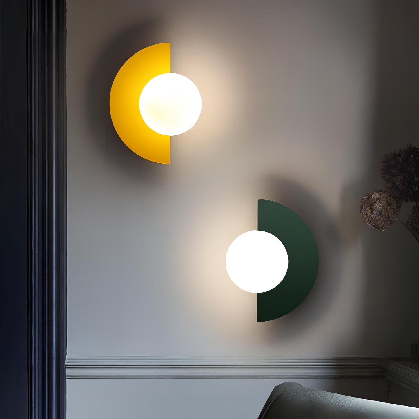 Aplica de Perete Modernă – Formă Semicirculară și Iluminare Blândă 