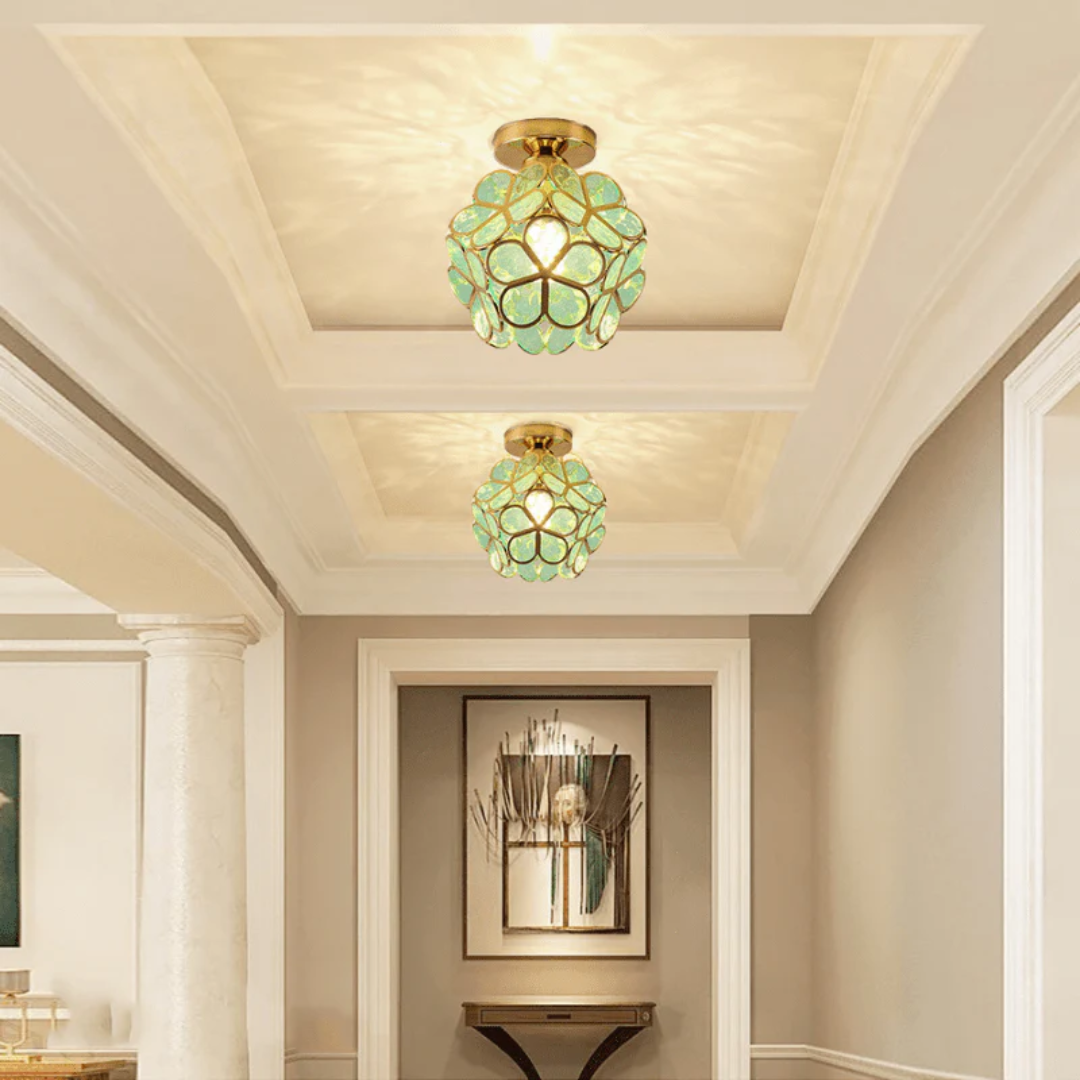 Lampa sufitowa w kształcie kwiatu – delikatny i nowoczesny design 