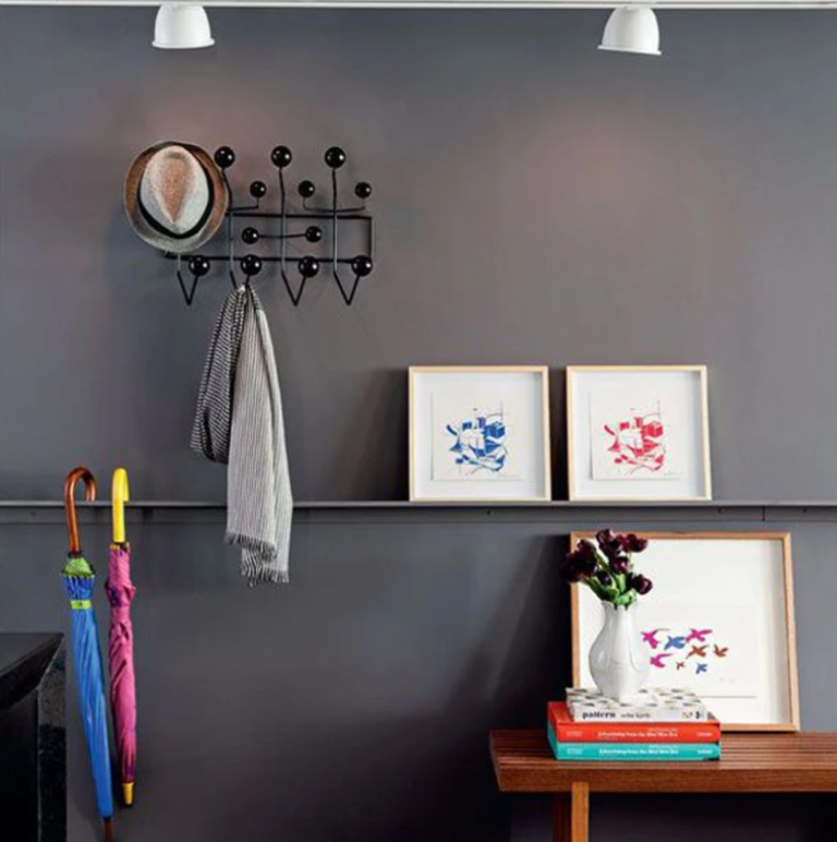 Vegghengt Klesstativ – Elegant og Funksjonelt Design 