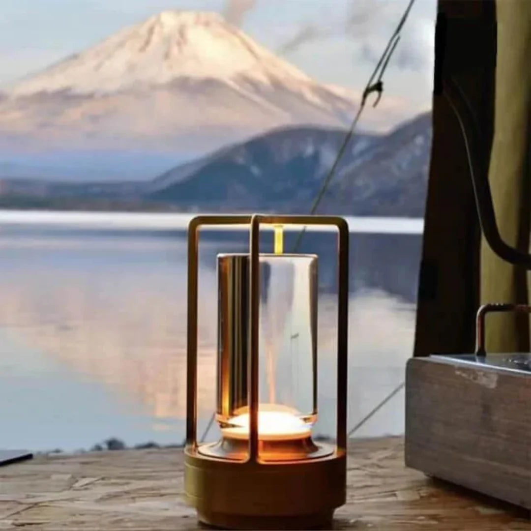 Lâmpada de Mesa Recarregável – Luz Filtrada e Estilo Intemporal 