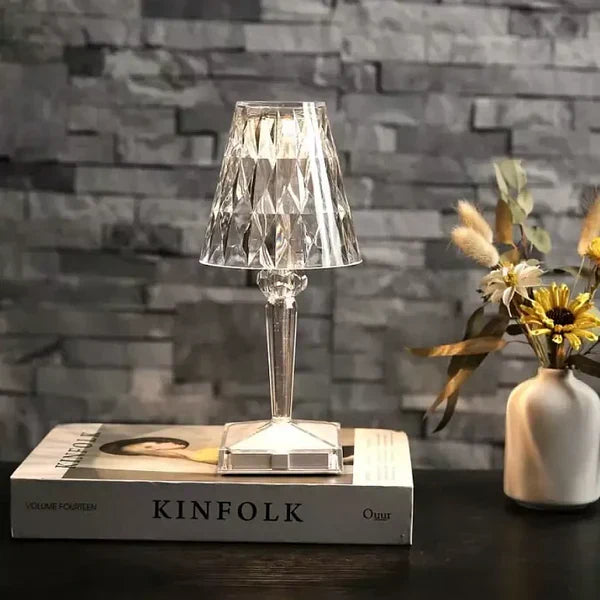 Lampa stołowa kryształowa – nowoczesna elegancja i ciepła atmosfera 