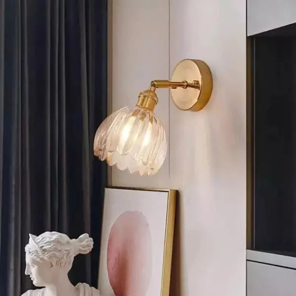 Nástěnná dekorativní lampa – květ v poupěti a romantická atmosféra 