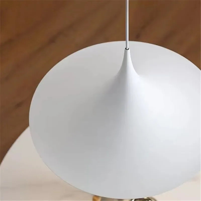 Skandinávská závěsná lampa - moderní elegance a jemná atmosféra