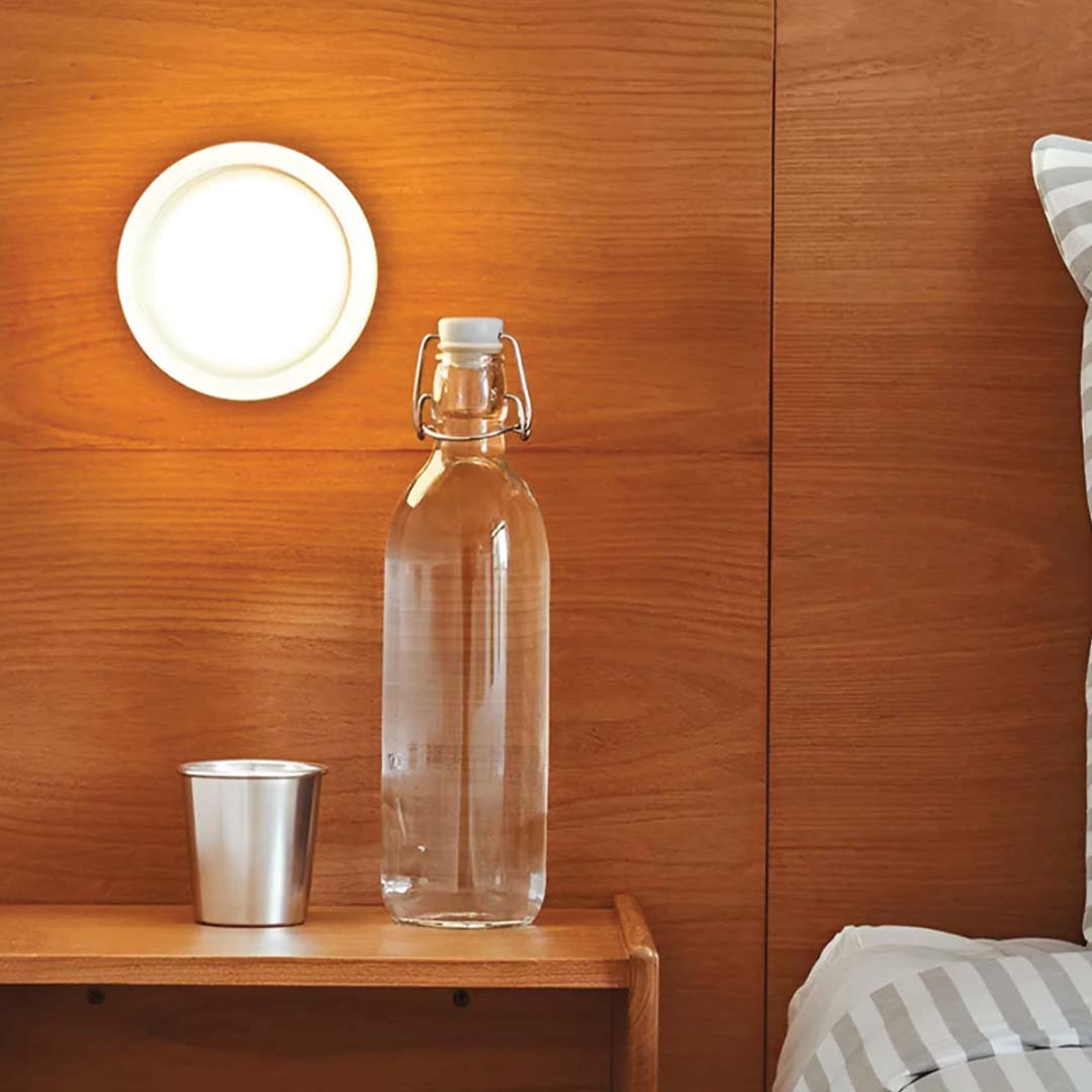 Elegáns Fali Lámpa – Puha Domború Felület és Meleg Hangulat 