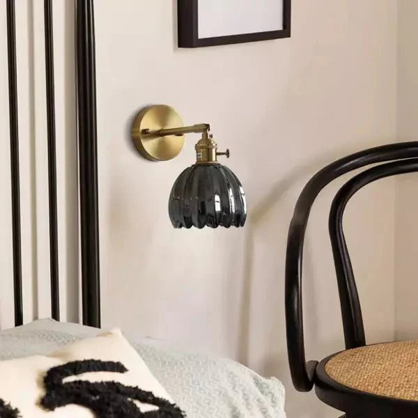 Nástěnná dekorativní lampa – květ v poupěti a romantická atmosféra 