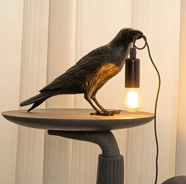 Dekorativní lampa — Havran pro tajemnou atmosféru 