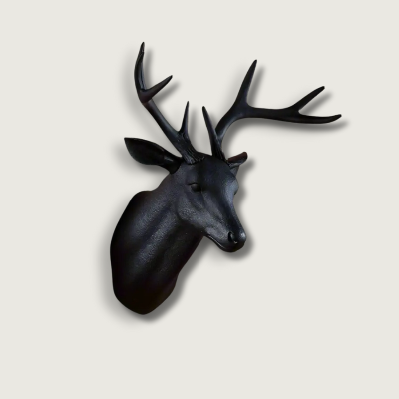 Wandskulptur Hirsch Matt – Zeitgenössischer Stil 