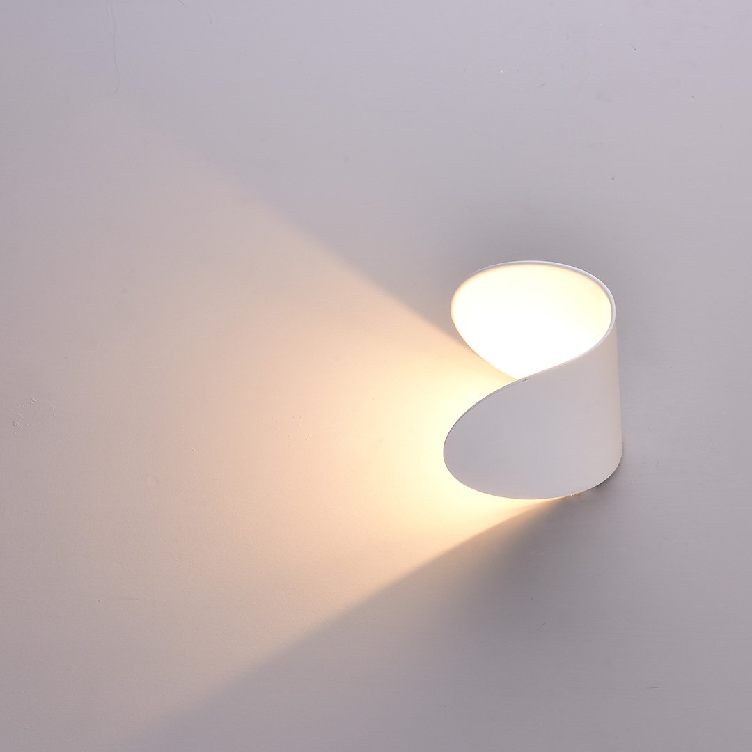 Moderná nástenná lampa – Elegancia a rafinovanosť 