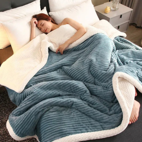 Manta Polar Cálida Para El Invierno – Suavidad Y Estilo 