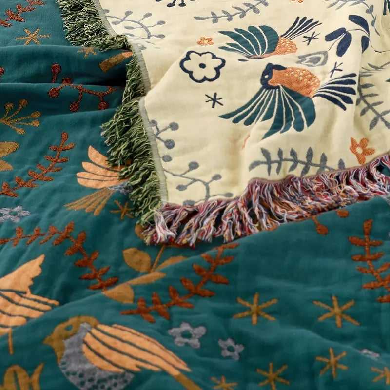 Vendbar plaid i skandinavisk stil med fuglemotiver 