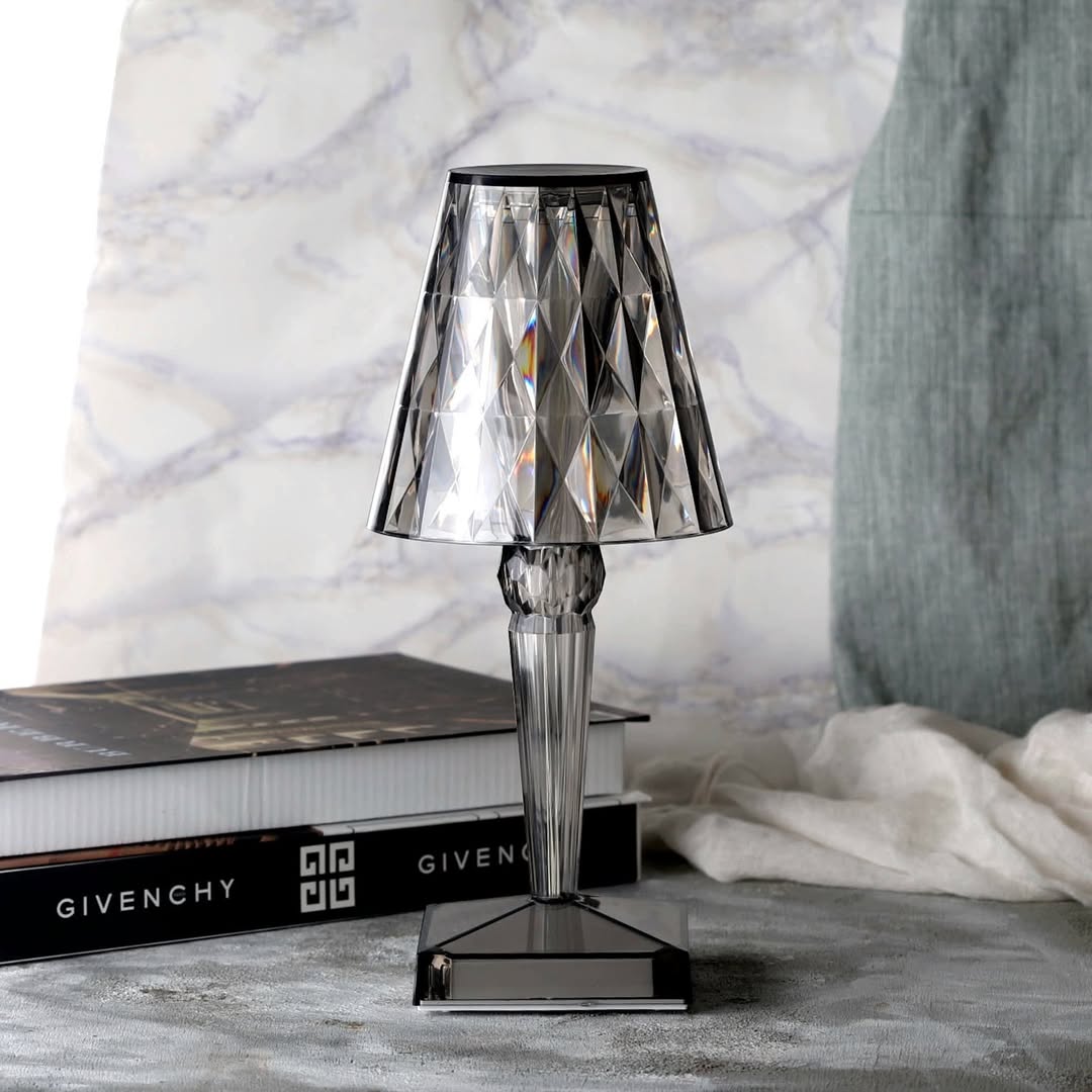 Lampa stołowa kryształowa – nowoczesna elegancja i ciepła atmosfera 
