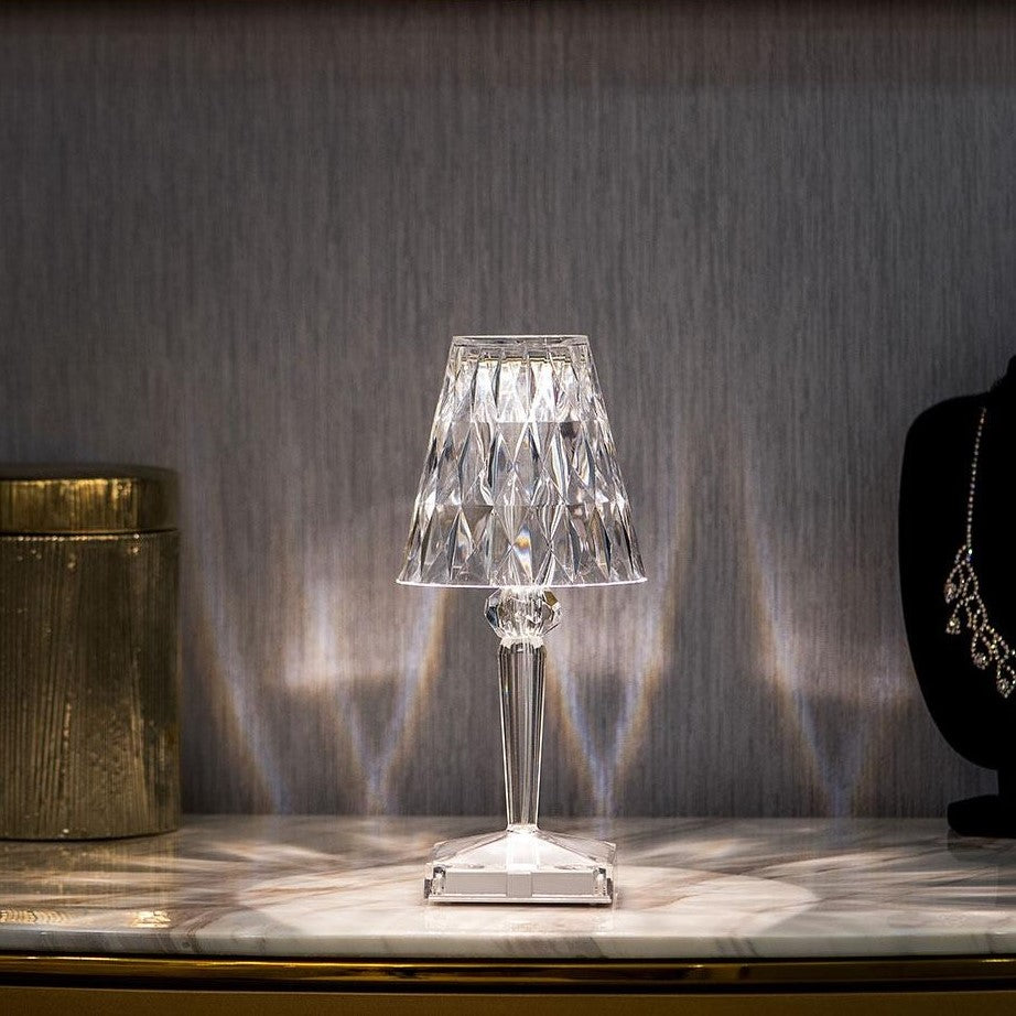 Lampa stołowa kryształowa – nowoczesna elegancja i ciepła atmosfera 