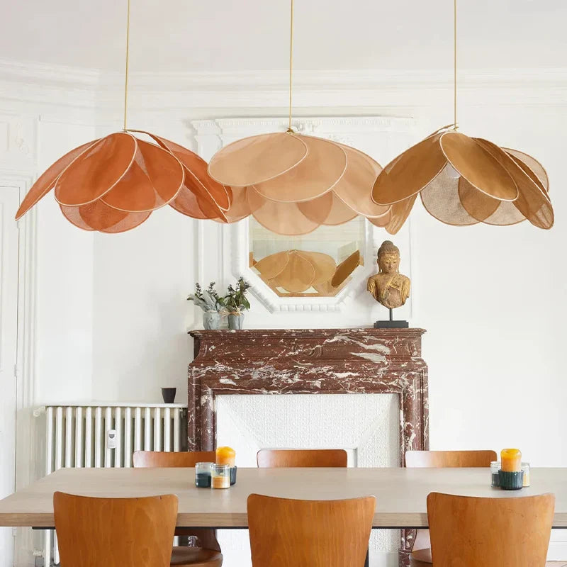 Elegant Floral Suspension – Refined and Romantic Decoration 