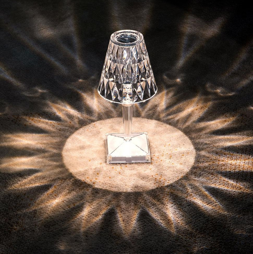 Lampa stołowa kryształowa – nowoczesna elegancja i ciepła atmosfera 