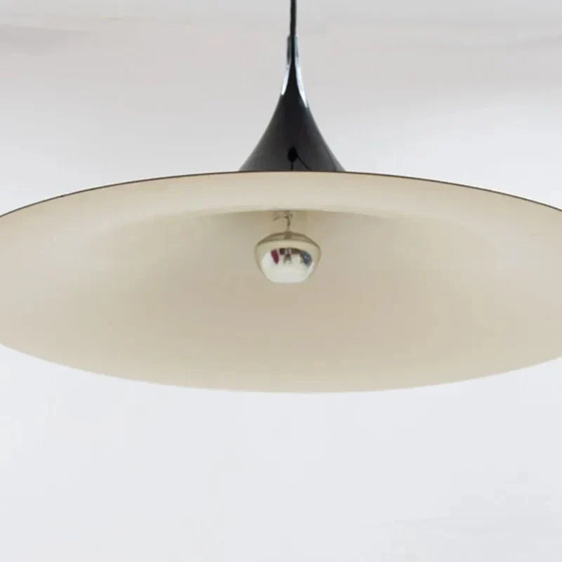 Skandinávská závěsná lampa - moderní elegance a jemná atmosféra