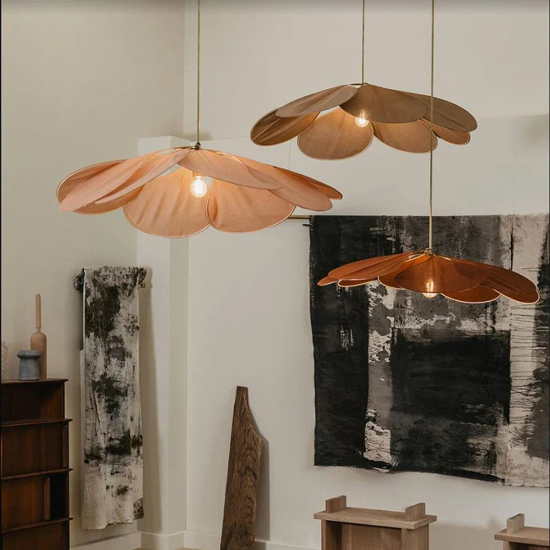 Elegant Floral Suspension – Refined and Romantic Decoration 