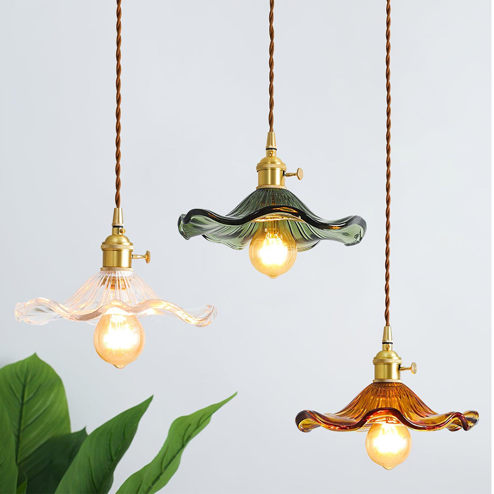 Lampada Fiore Sospesa – Fascino Naturale e Spirito Tenero 