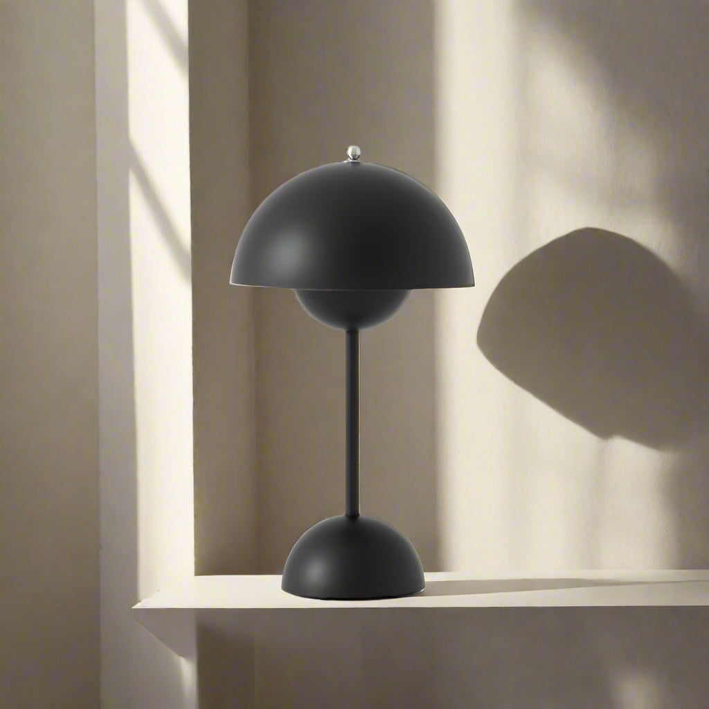 Lâmpada de Mesa Portátil – Design Moderno e Iluminação Nômade 