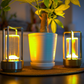 Lâmpada de Mesa Recarregável – Luz Filtrada e Estilo Intemporal 
