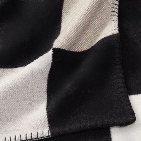 Cuadro a Cuadros – Elegancia Moderna y Confort Acogedor 