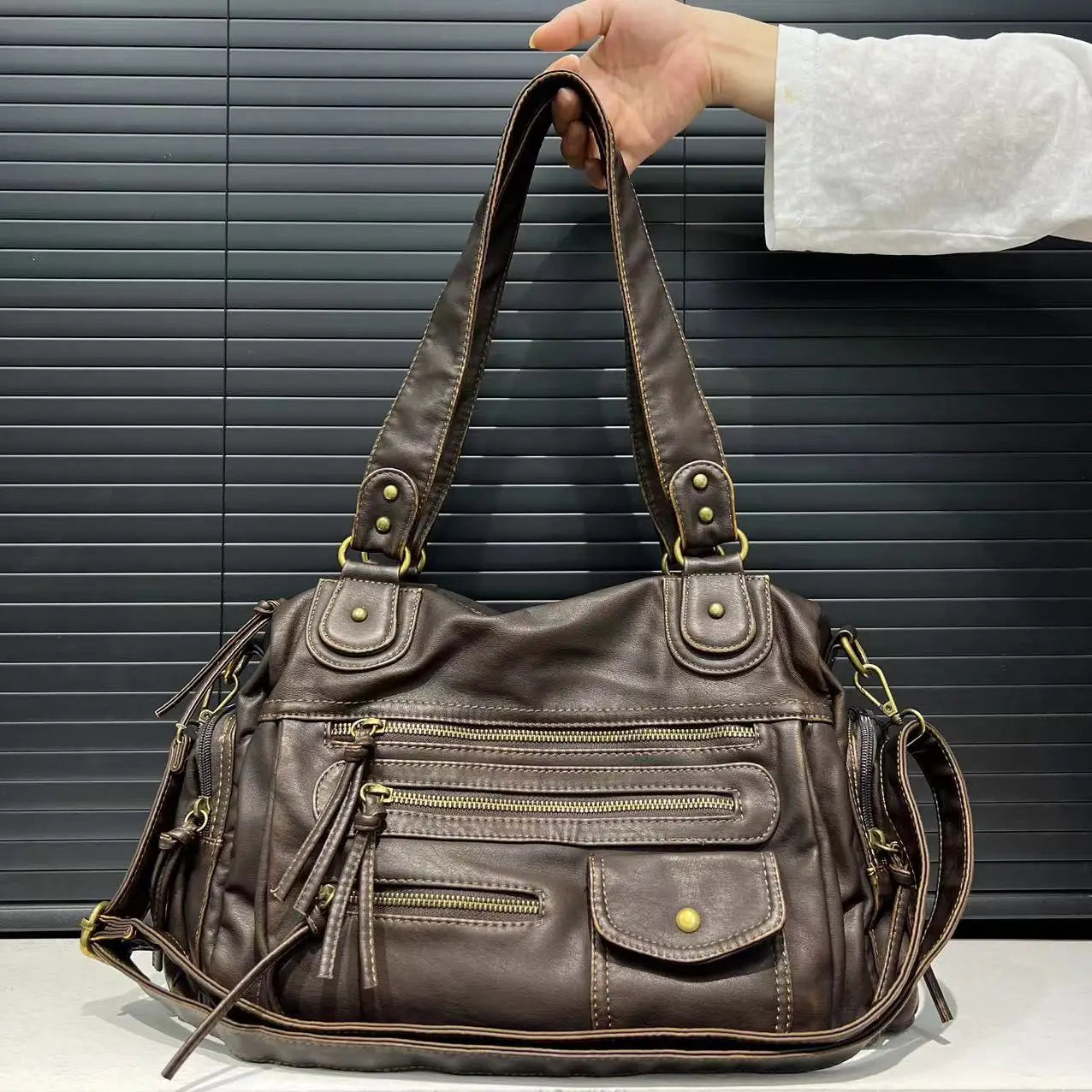 Clara | Retro kabelka přes rameno – Nadčasová elegance a vintage styl 