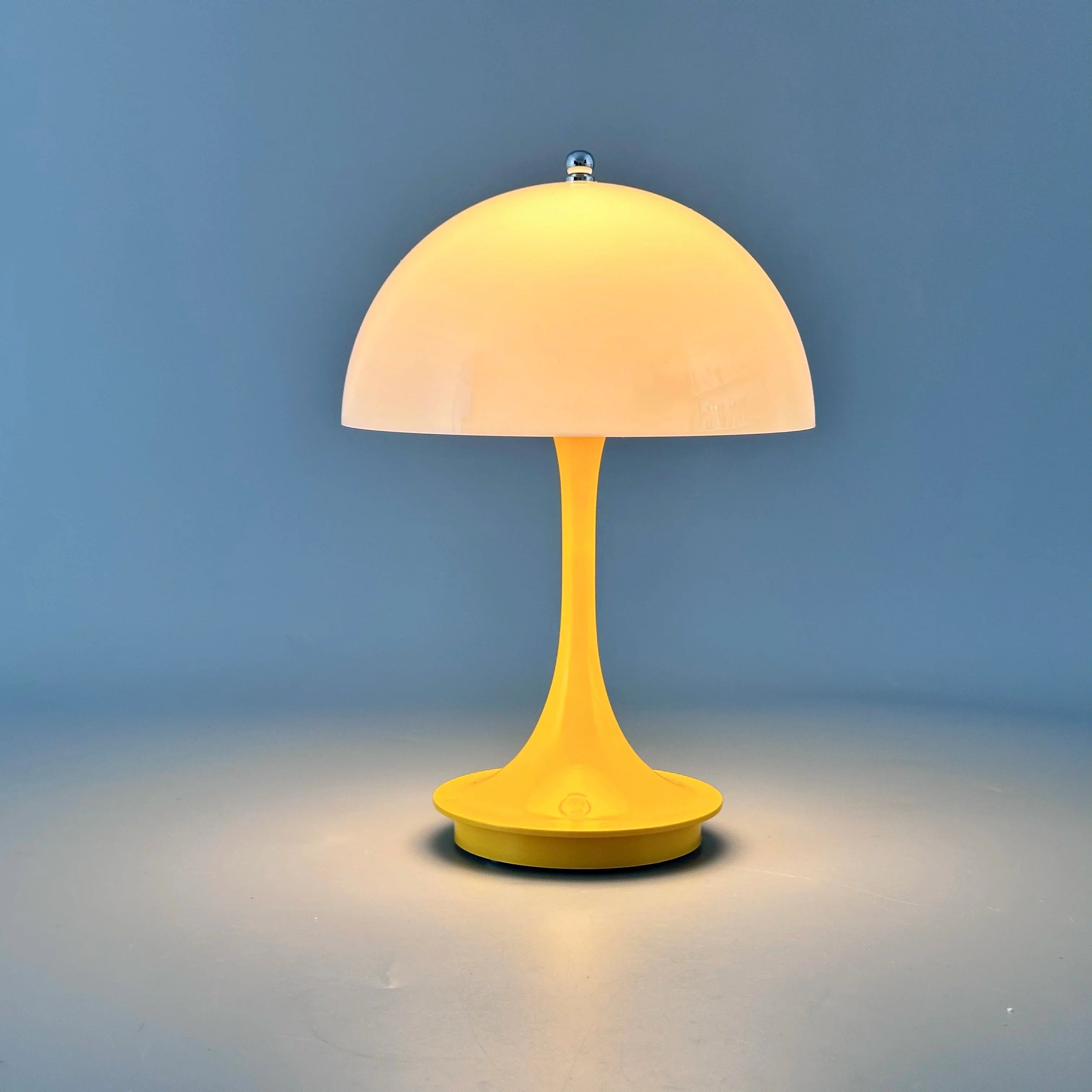 LED stolní lampa – nabíjecí a osvětlení se třemi úrovněmi 