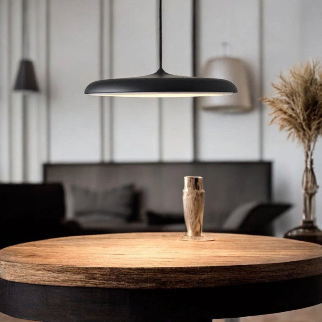 Skandinavisk oppheng – Minimalistisk eleganse for ditt interiør 