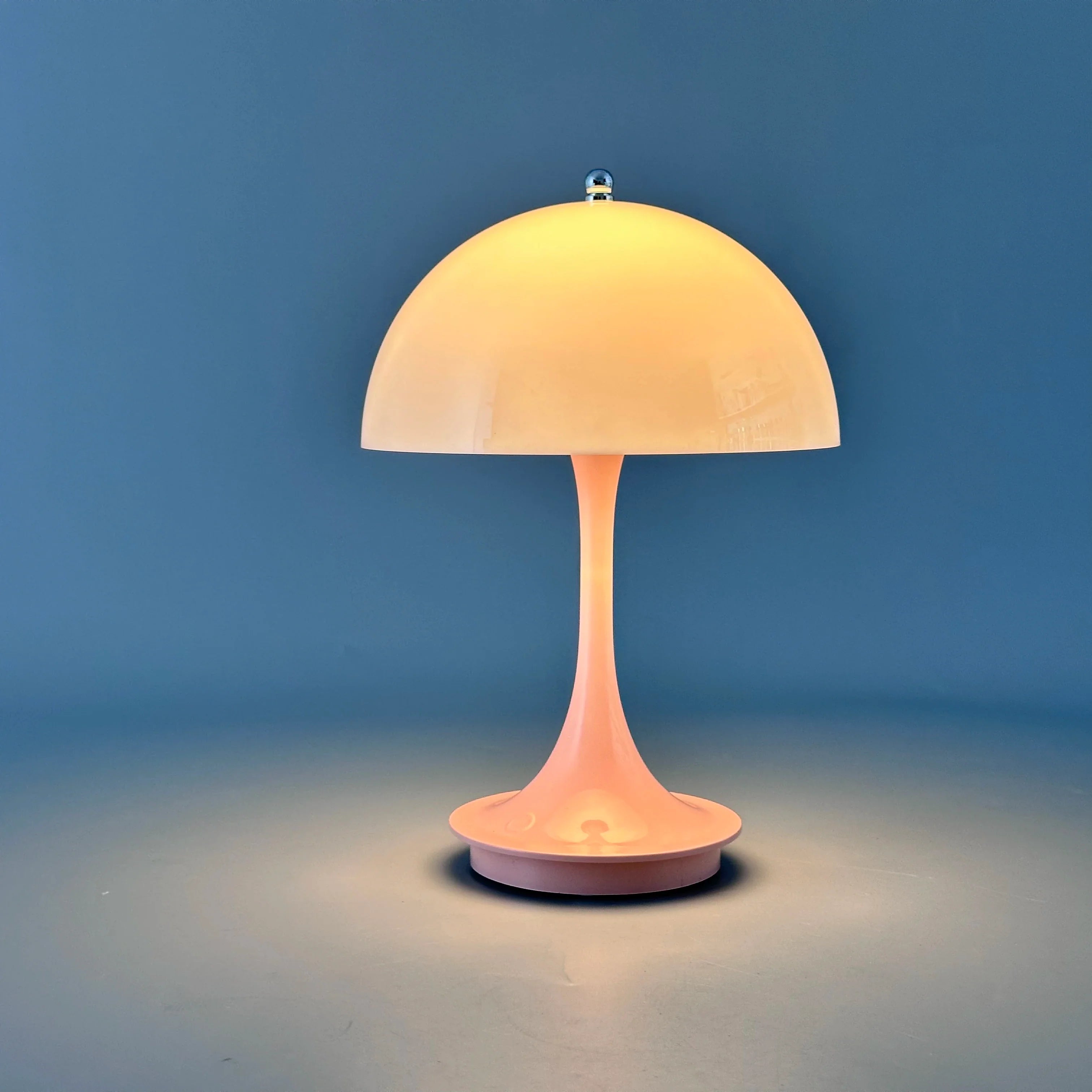 LED stolní lampa – nabíjecí a osvětlení se třemi úrovněmi 