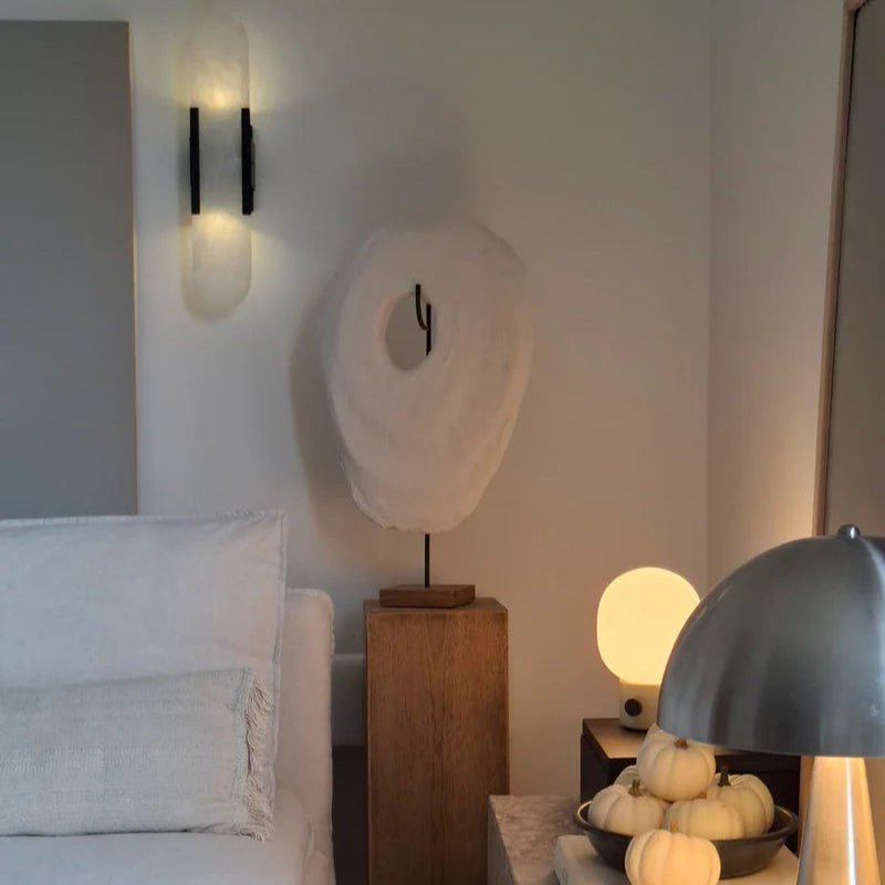 Aplique de pared LED negra y dorada – Elegancia moderna y diseño chic 