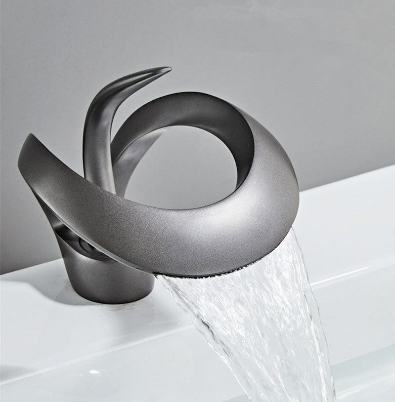 Rubinetto da Bagno Moderno – Design Curvo ed Elegante 
