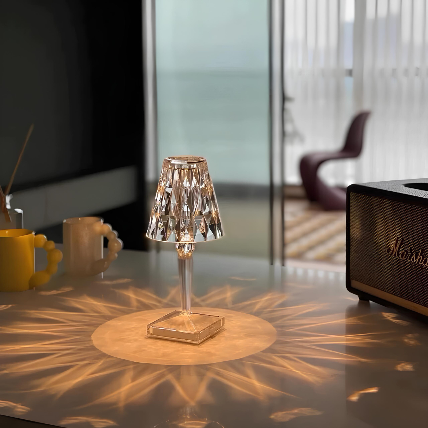 Lampa stołowa kryształowa – nowoczesna elegancja i ciepła atmosfera 