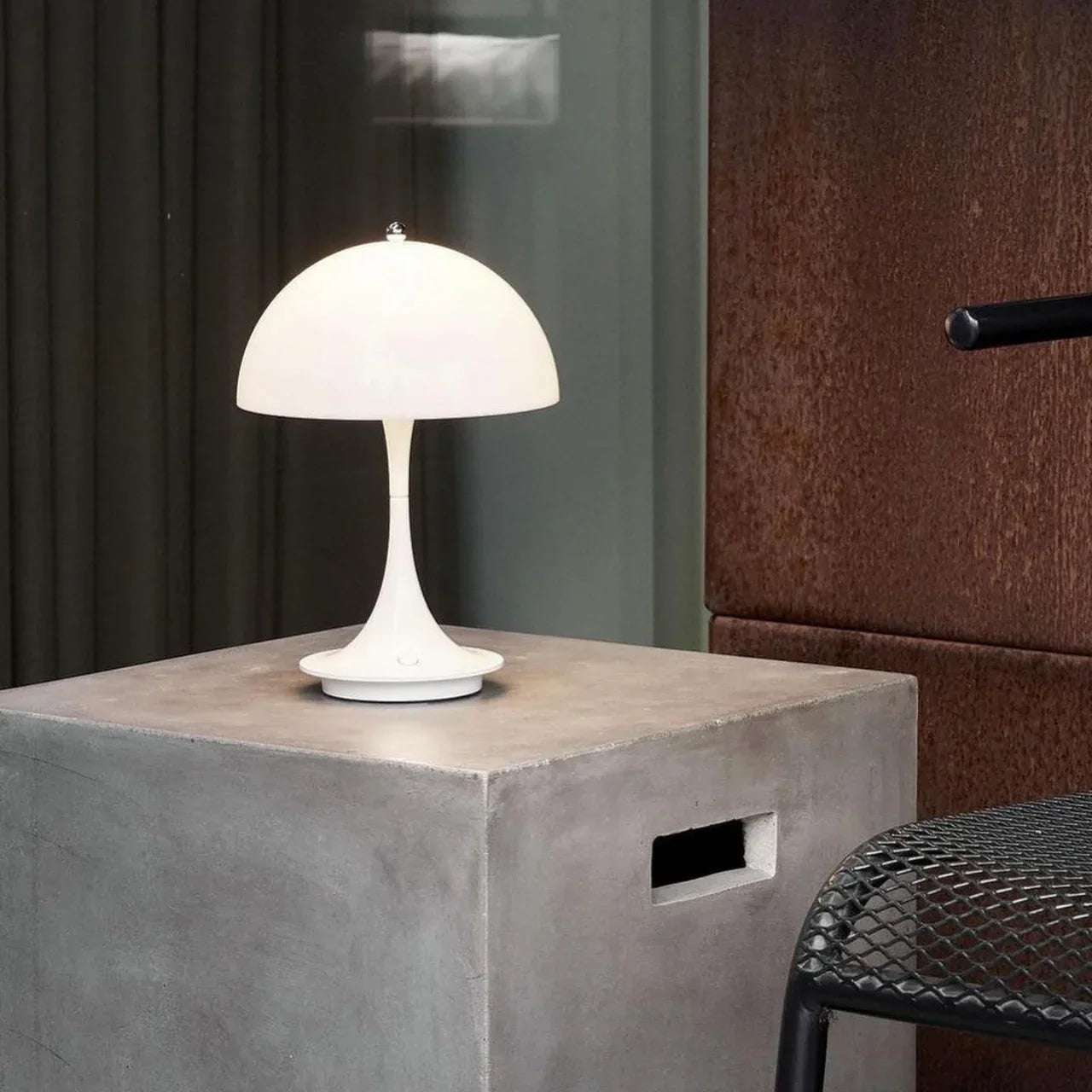 LED stolní lampa – nabíjecí a osvětlení se třemi úrovněmi 