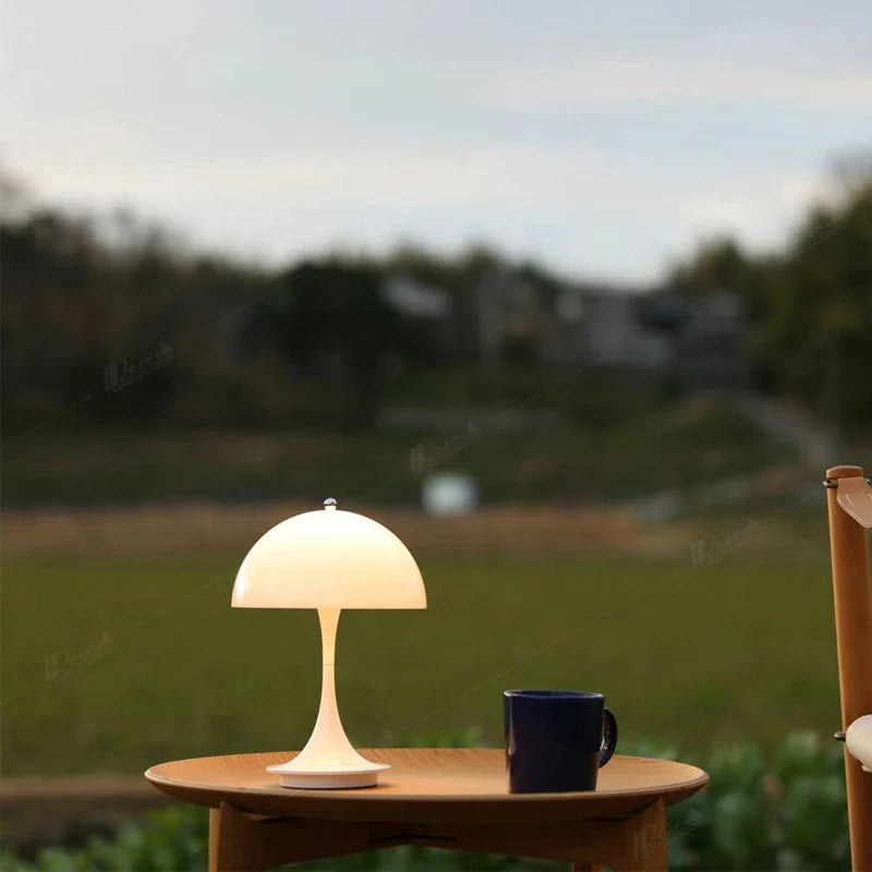 Lampada da Tavolo LED – Ricaricabile e Illuminazione a Tre Livelli 