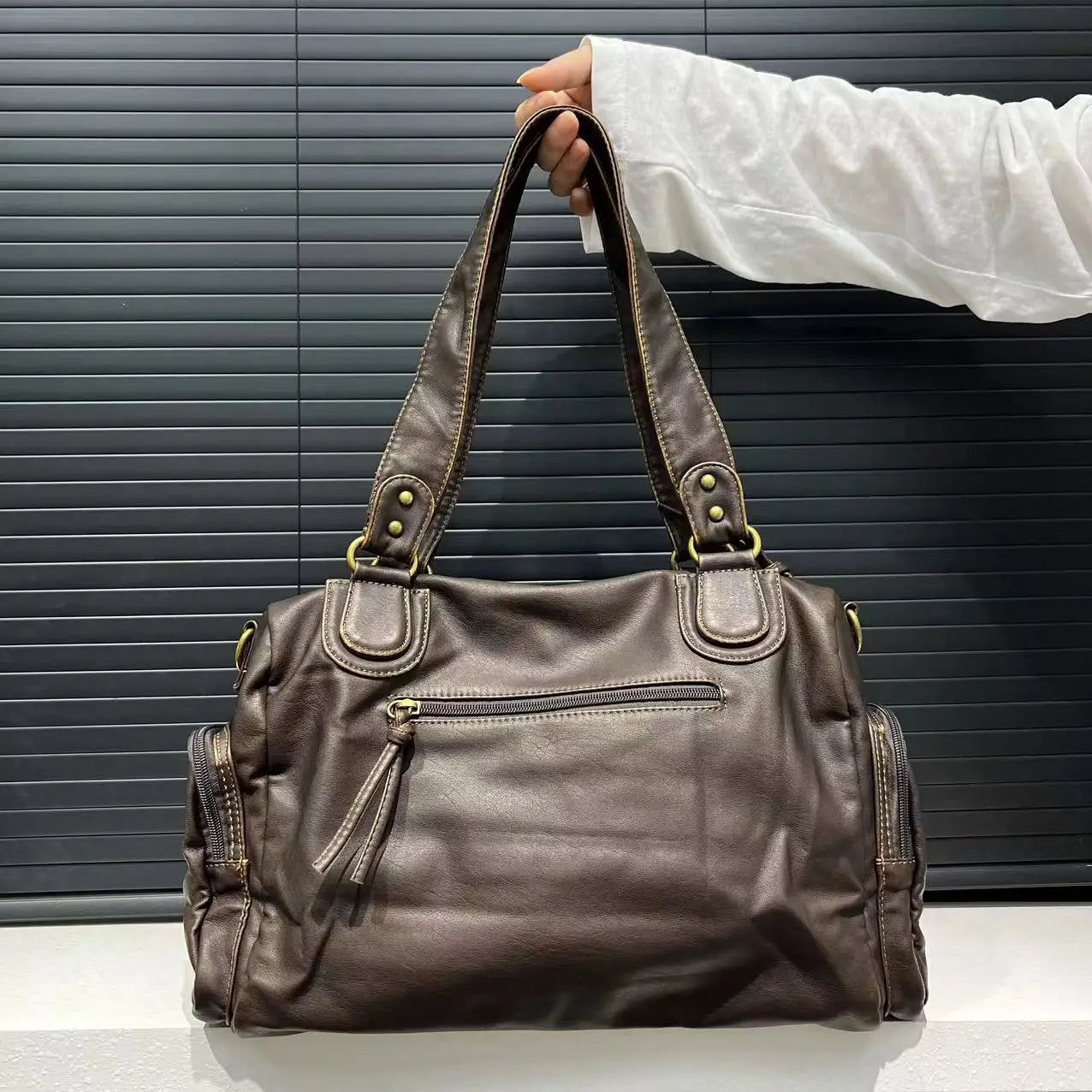 Clara | Retro kabelka přes rameno – Nadčasová elegance a vintage styl 